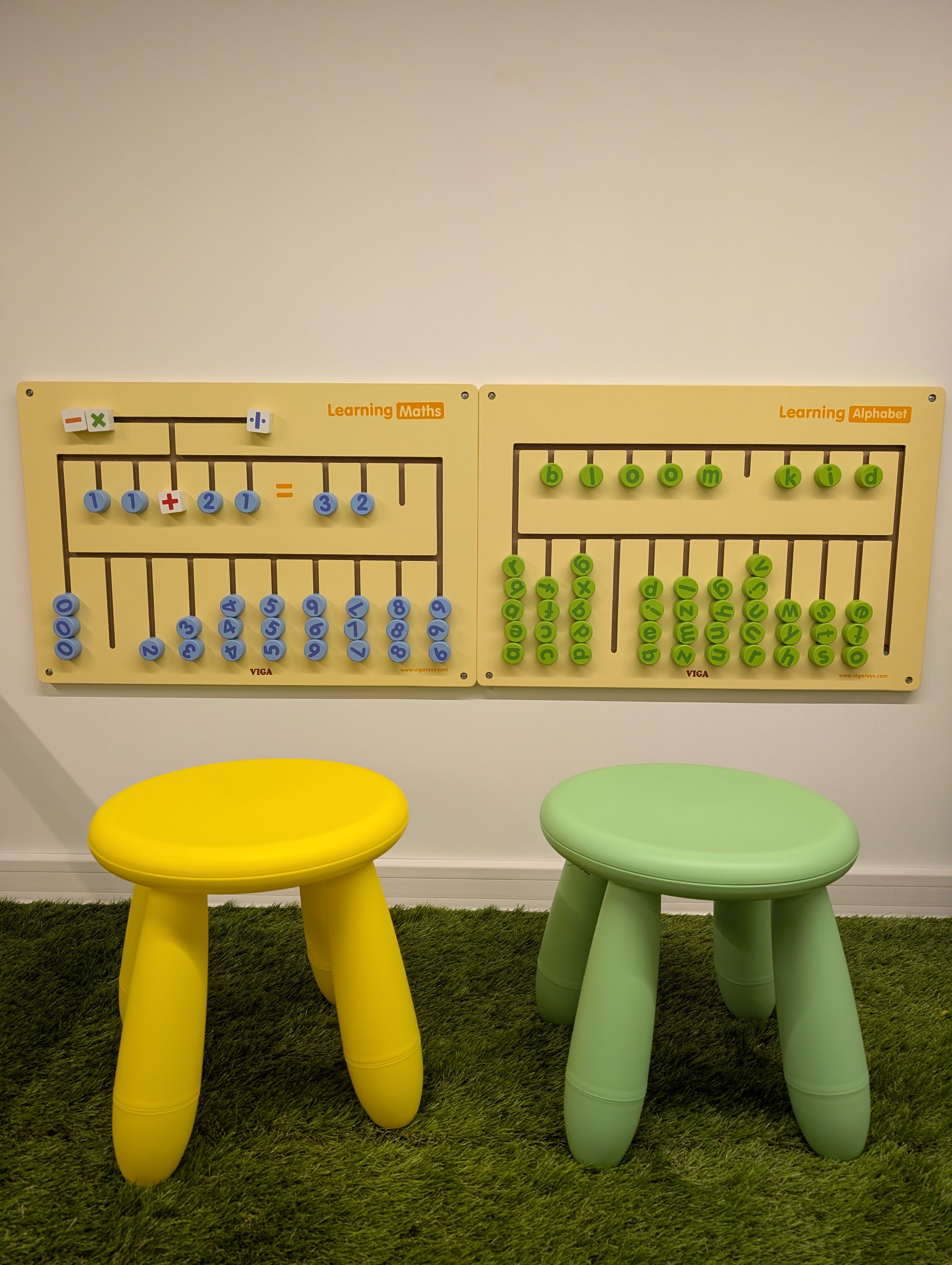Table Montessori de matematică și alfabet